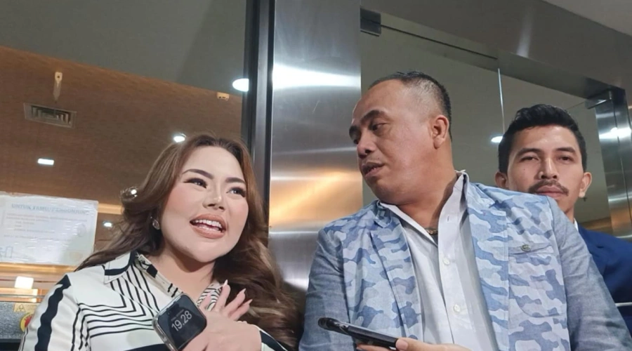 Lisa Mariana Lega Usai Diperiksa, Pengacara Pastikan Tak Ada Penahanan dan Wajib Lapor